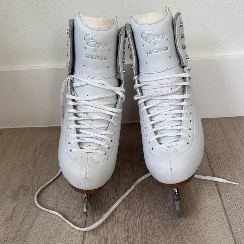 Evo byJACKSON White Ice skates